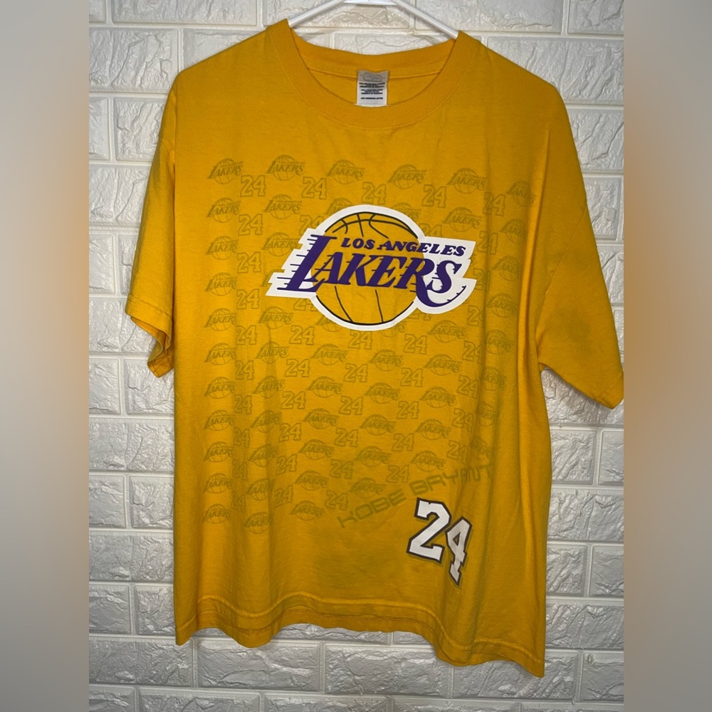 Vintage Kobe Bryant #24 Los Angeles Lakers NBA TShirt Size Large  HTF DELTA TAG
